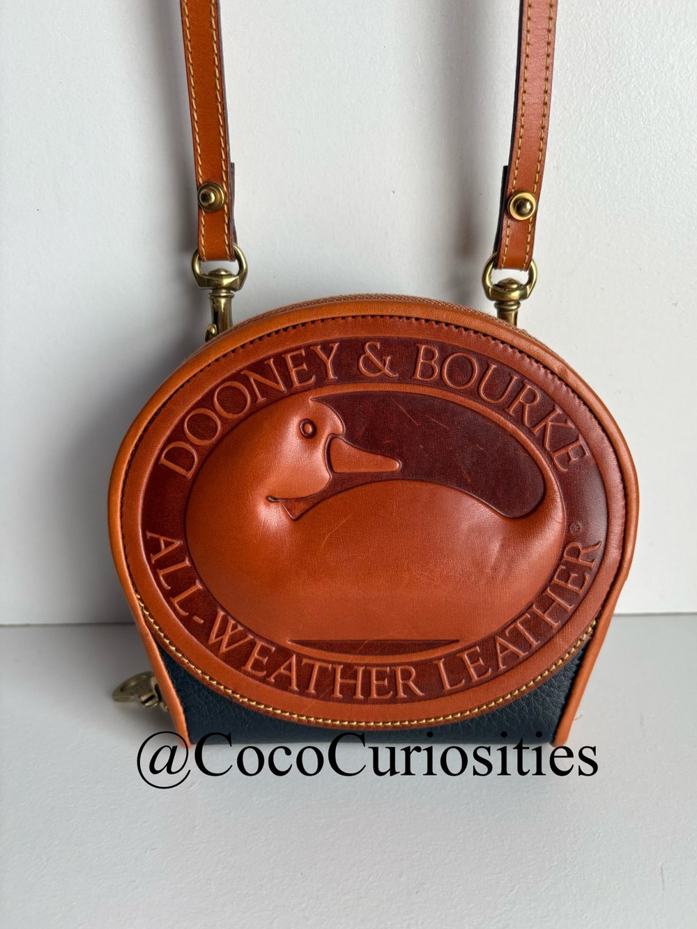 Dooney and Bourke Big Duck Oval Leather Wallet Duck on a strap mini bag - Picture 2 of 16